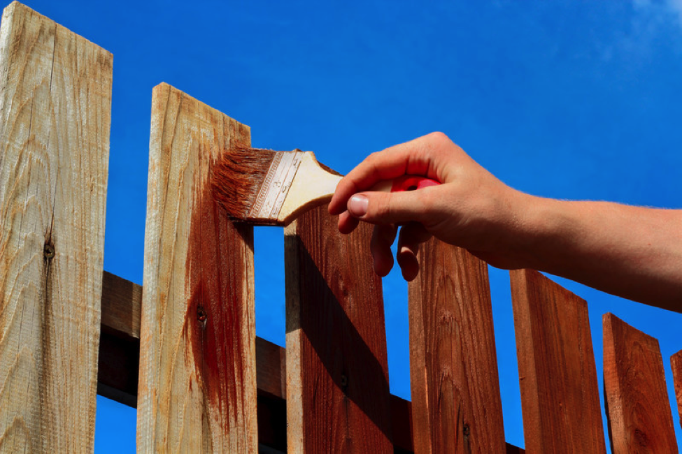 Kerítésfestés árak és tudnivalók, olvasson hasznos tanácsokat - 2022 -  fix24 blog